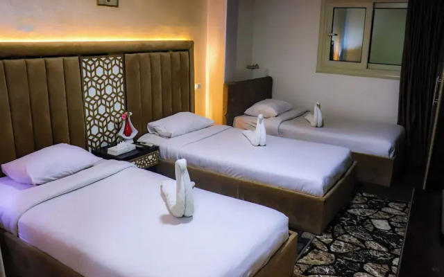 Golden Pyramids Inn