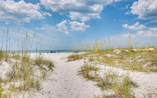 Clearwater Beach Hideaway: Walkable Location!