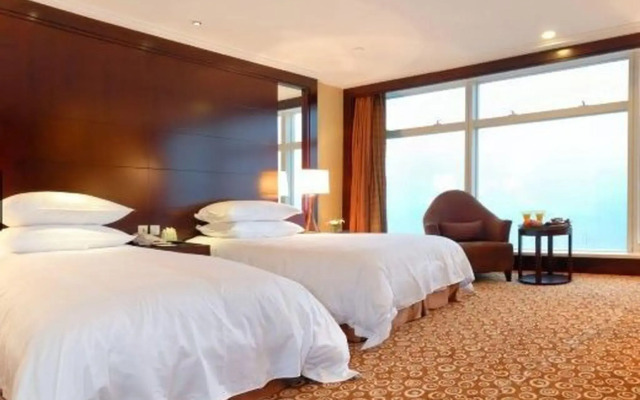 Golden Eagle Summit Hotel Downtown