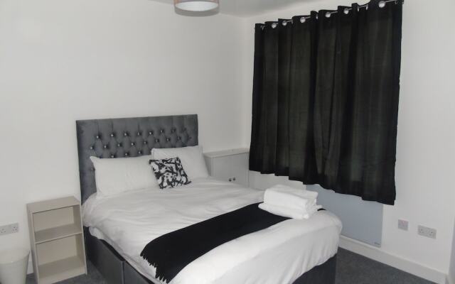 Inviting 1-bed Ground Floor Apartment in Bolton