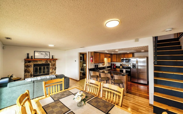 Redbud Retreat Amenity-filled Waterfront Home!