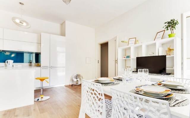 Charming Two-Bedroom Apartment Next To The Emmaus Abbey