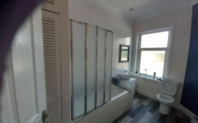 Manchester-2bedroom-1bathroom-wifi (108947701)