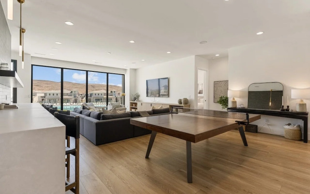 Luxury Beachside 7 Bedroom Home