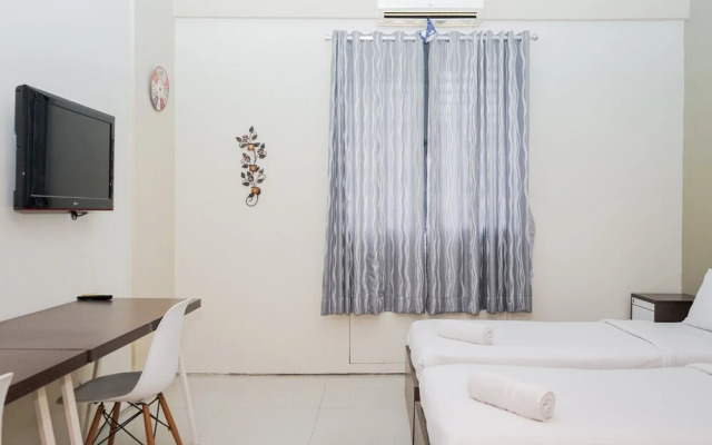 Cozy Studio (No Kitchen) Apartment at Kubikahomy