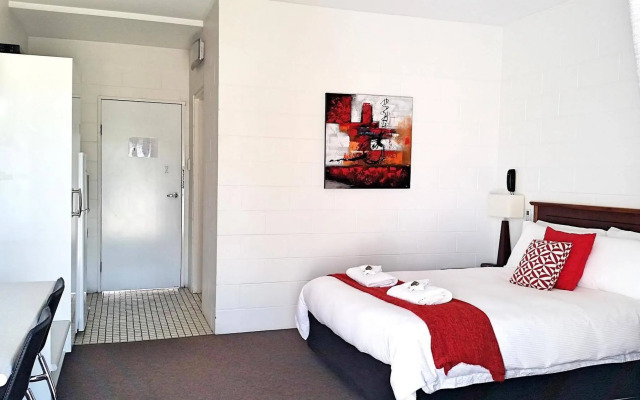 Aaron Motel