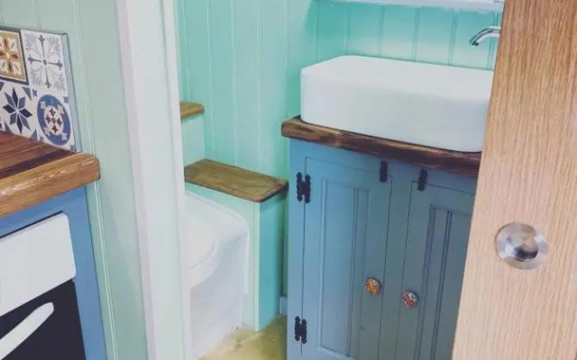 Jasmine The Shepherd Hut