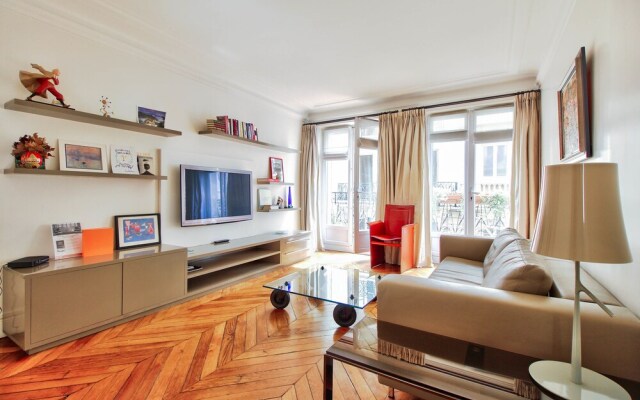 Bright apartment - Victor Hugo