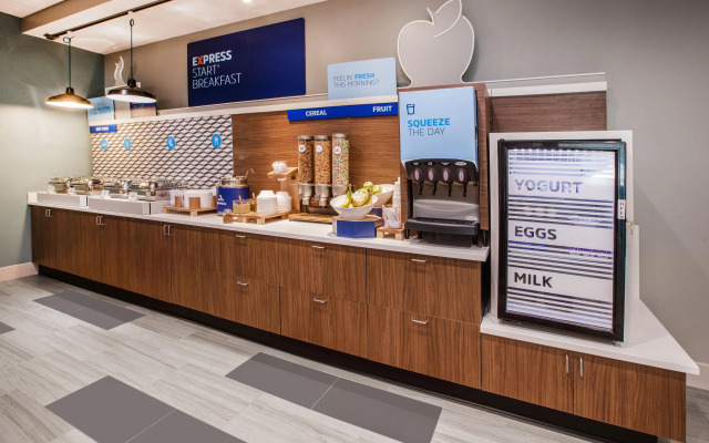 Holiday Inn Express and Suites Pigeon Forge Sevierville by IHG