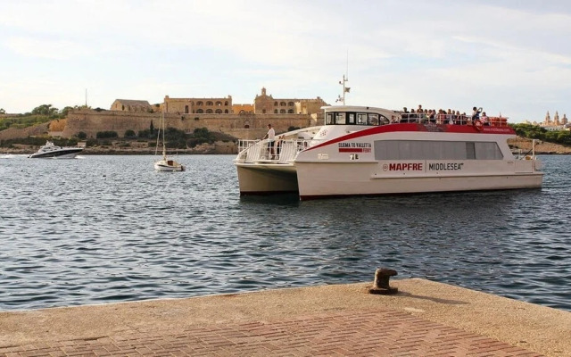 Seaside Bliss - 3BR Holiday Apartment Sliema