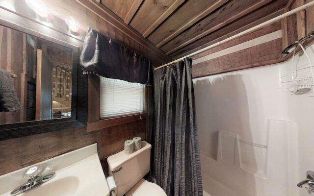 A Love Shack 1 Bedroom Cabin by RedAwning