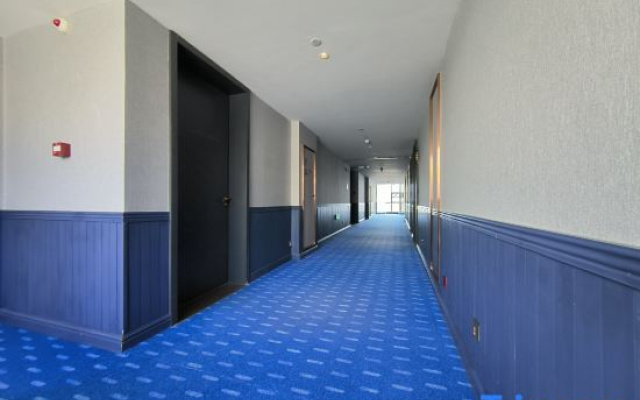Yuyue E-sports Hotel (Jinan Lanxiang Middle Road Branch)