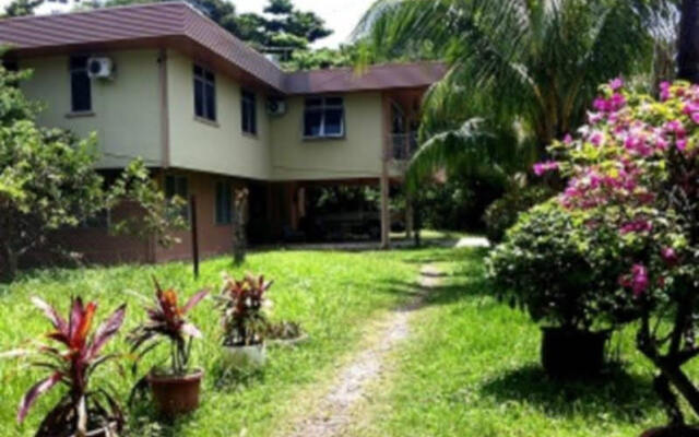 Borneo Beachouse Backpackers