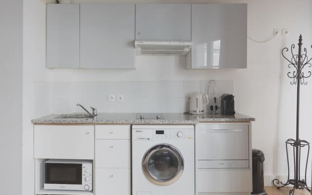 Apartment with One Bedroom in Paris, with Wifi