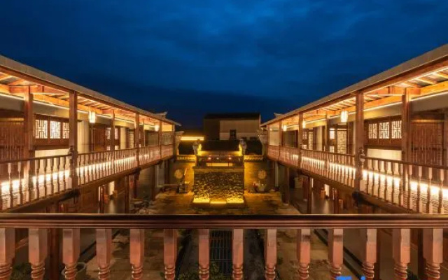 Lake Side Hotel