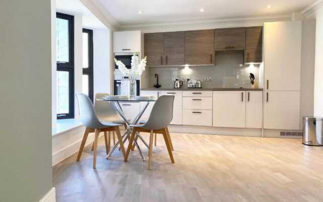 Modern Stylish 2 bedroom 2 Bath Apts.