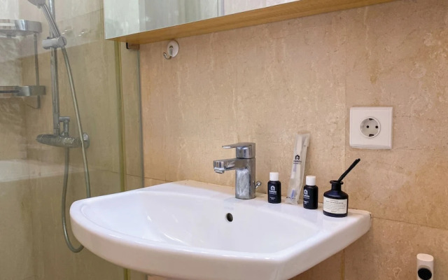 Nice And Homey 1Br At Sudirman Suites Apartment