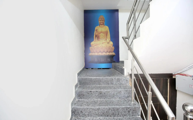 Capital O 13368 Hotel Gold Star