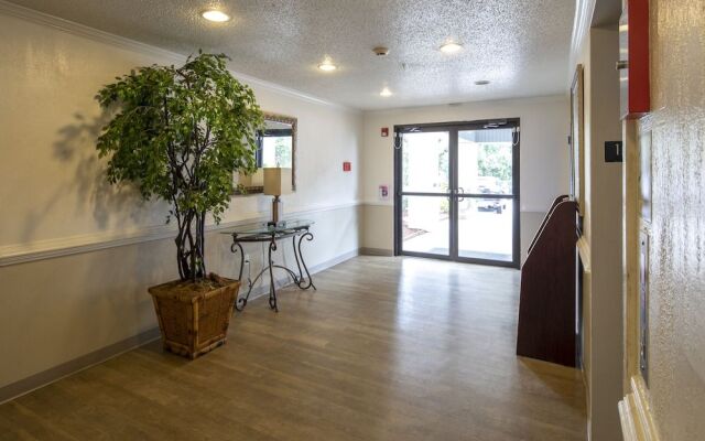 InTown Suites Extended Stay Atlanta GA - Marietta Roswell Rd