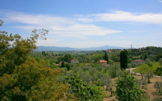 Wonderful private villa with WIFI, private pool, TV, pets allowed and parking, close to Arezzo