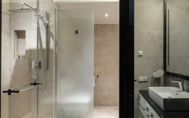 11 Mirrors Design Hotel