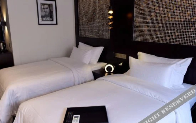 Qianxi Oriental Hotel (University Town Dingyang Wanda Plaza)