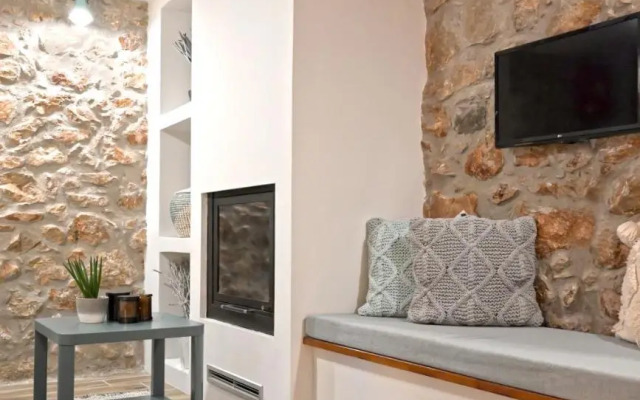 Pyrgos Houses and Restaurant