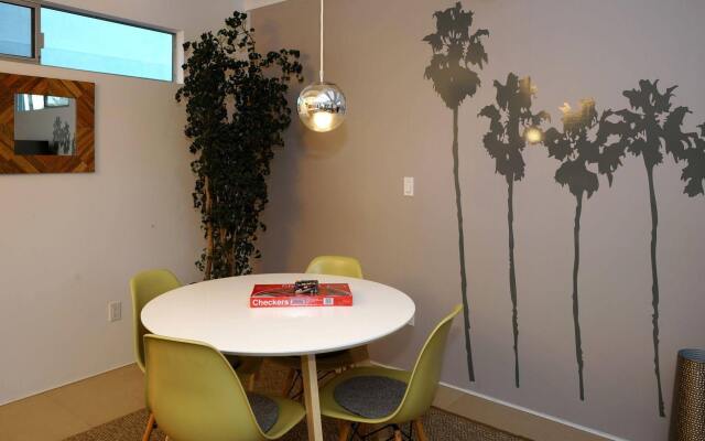 The Wesley by AvantStay – Mid-Century Modern Oasis with Pool