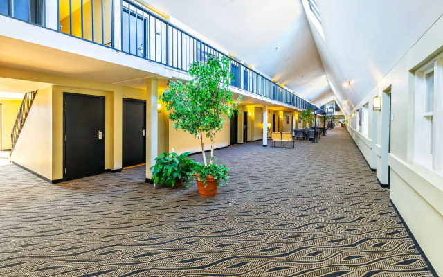 Quality Inn & Suites Garden of the Gulf