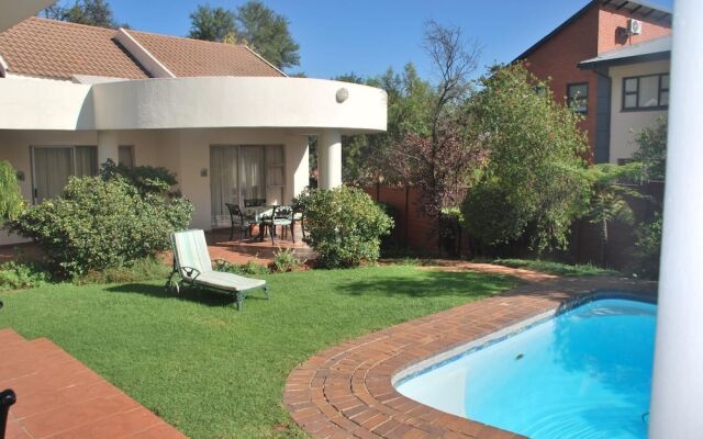 Woodmead Guest Lodge