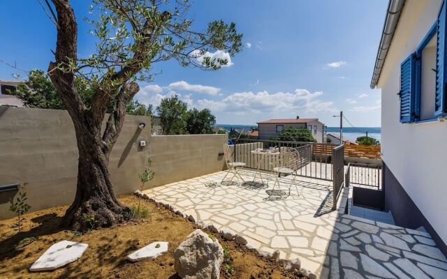 Charming Villa in Jasenice With Pool