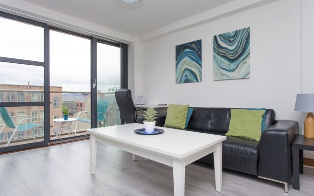 2 Bed 2 Bath City View Apartment