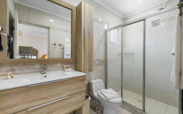 Beautiful 3br4ba Amazing Location w Private Pool
