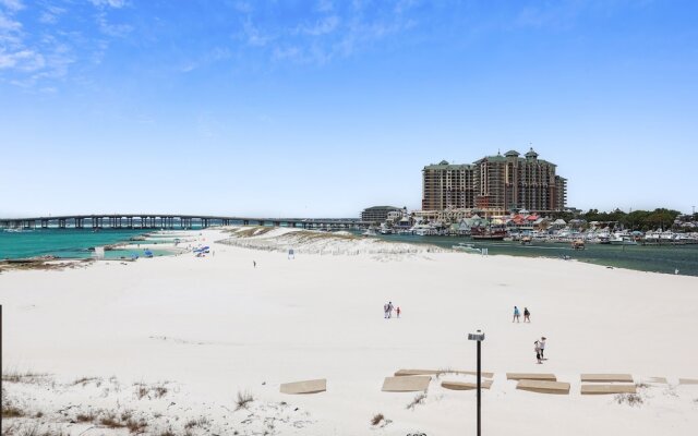 East Pass Towers 305 2 Bedroom Condo by RedAwning