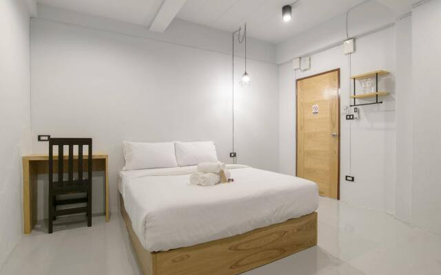 Little Lanna Cafe and Premier Guesthouse