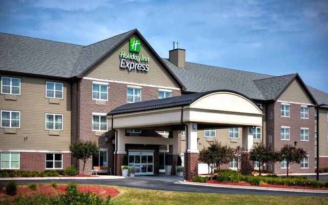 Holiday Inn Express & Suites Green Bay East, an IHG Hotel