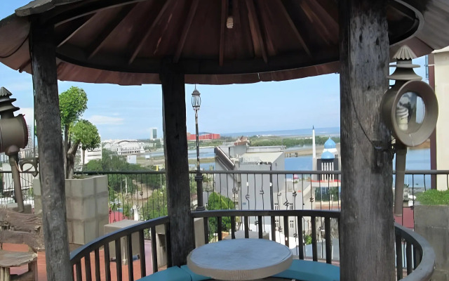 Kenari Tower Hotel