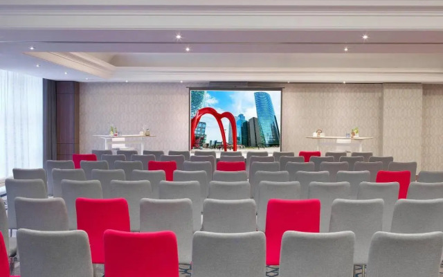 Renaissance Paris La Defense Hotel