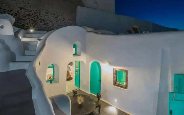 Two Bedroom Villa With Private Indoor Cave Pool