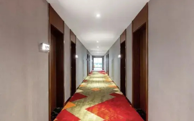 Borrman Hotel (Chongqing Hechuan High-Speed Rail Station District Government)