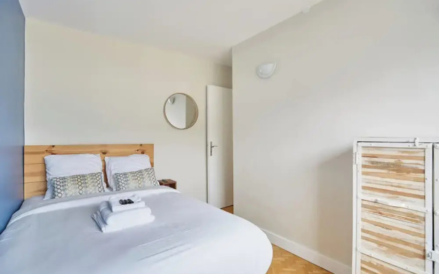 2 Bedroom Flat Centre de Paris - Eiffel Tower View