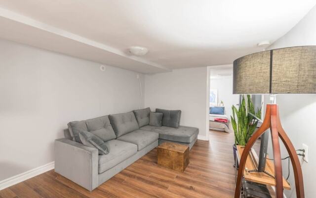 Leslieville Courtyard 1 Bedroom Apartment