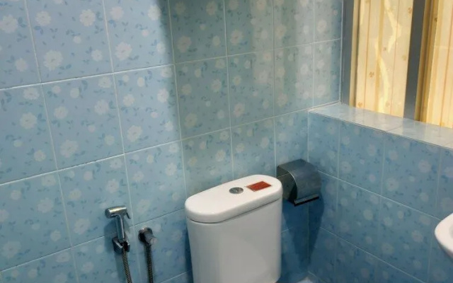 OYO 90231 Hotel By The Park Plt