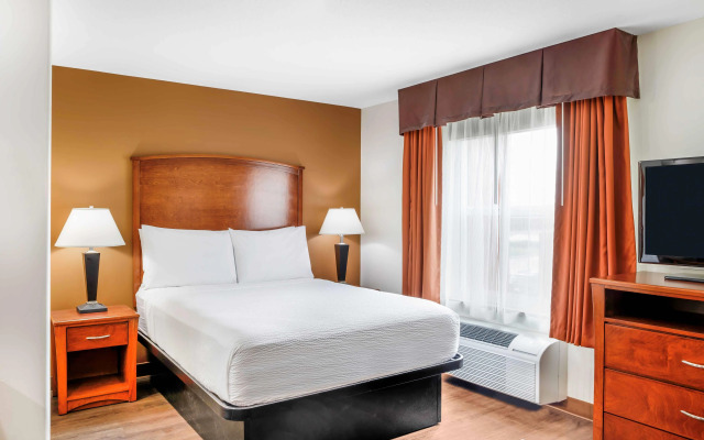 Days Inn & Suites by Wyndham Sherwood Park Edmonton