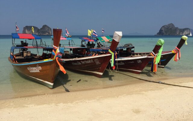 Koh Ngai Camping Restaurant