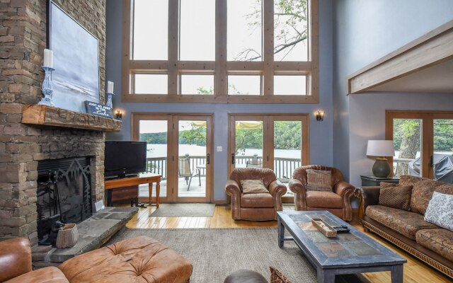 At Lake's Edge 6 Bedroom House