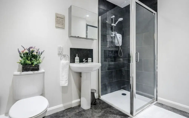 Real - Queens Serviced Apartments