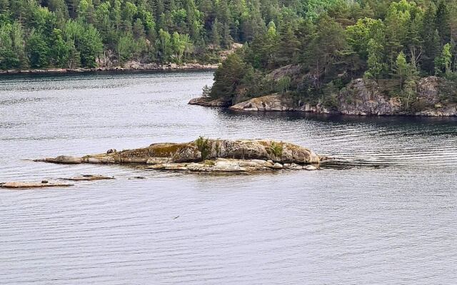 10 Person Holiday Home in Staubø