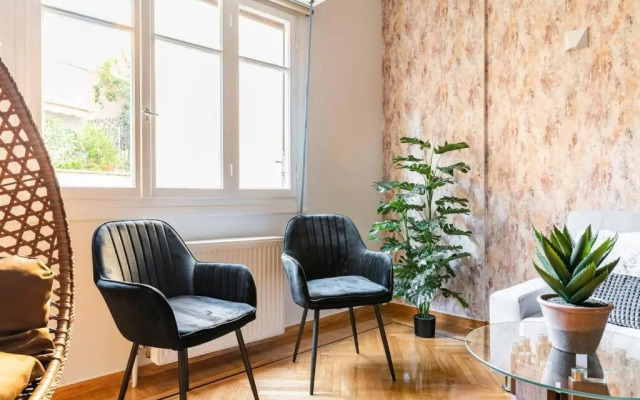 New Huge 5bdr/2bath Apt(+Netflix)/1min Toacropolis