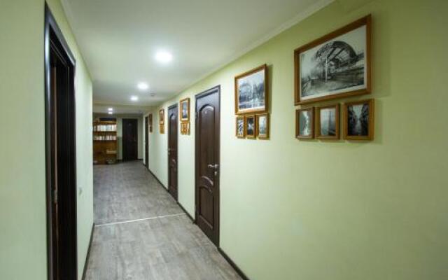 Avino Apart Hostel